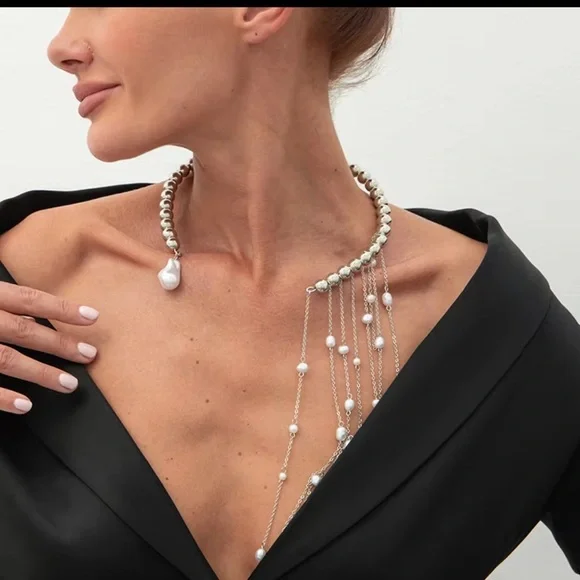 Elegant Silver and White Pearl Necklace - Picture 3 of 6